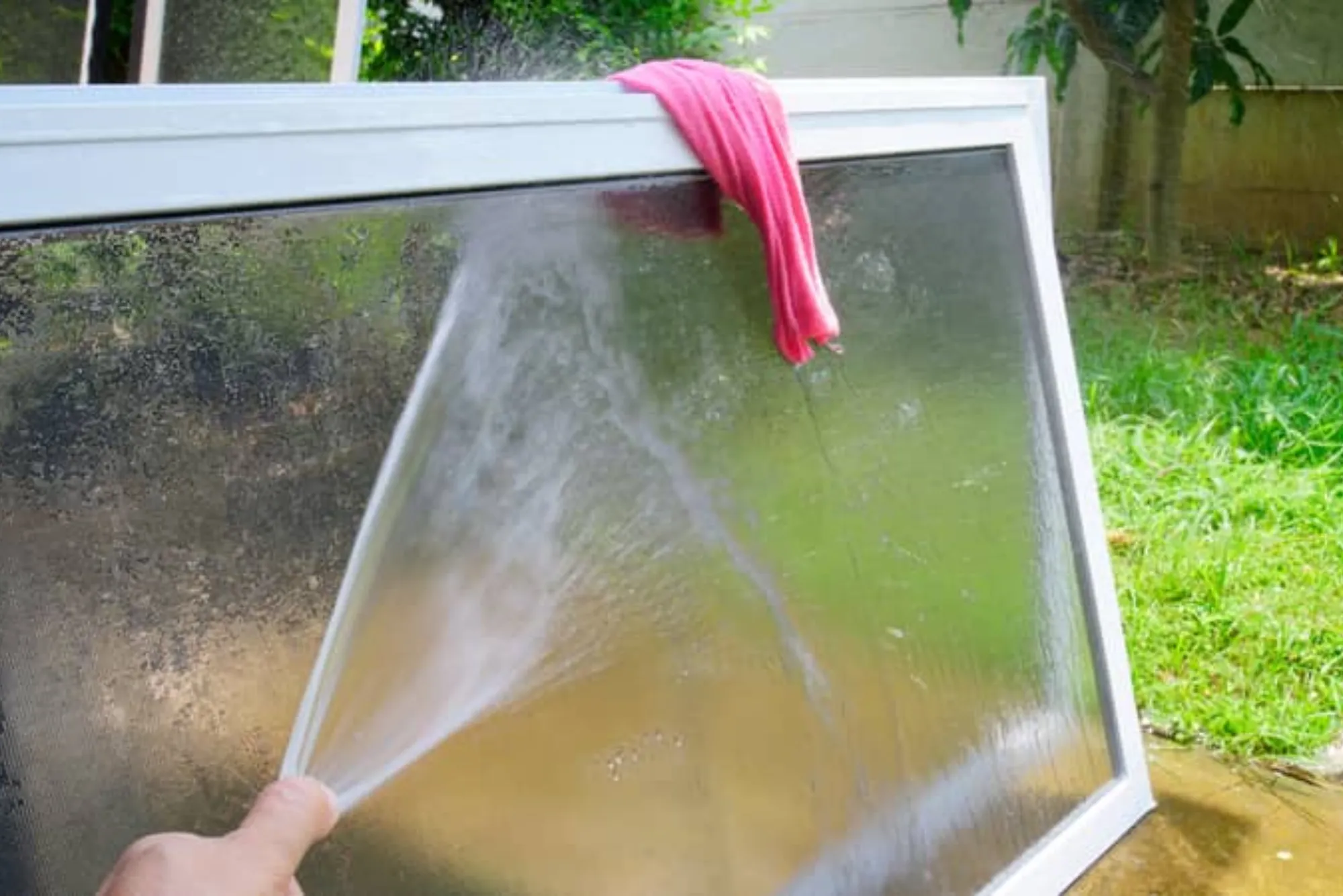 Maintain a Fly Screen